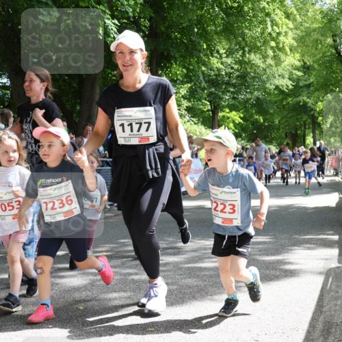 17.05.2025 - Störlauf Strokosch-Dieckow http://msf.ph/oto/7845937 17.05.2025 13:02:03 Ziel 7053, 7236, 2025, 1177, 223, 7188 meine-sportfotos.de