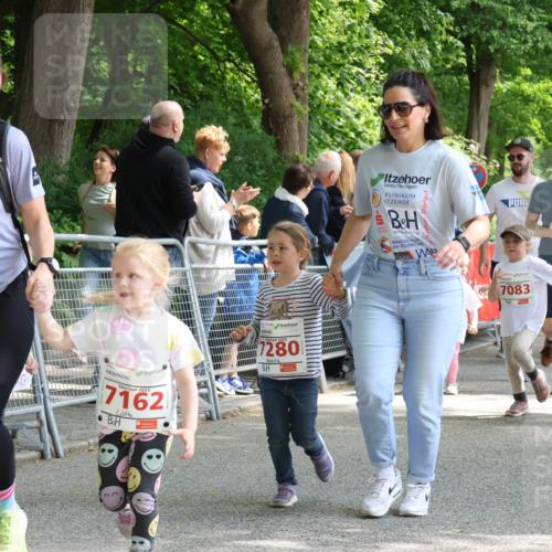17.05.2025 - Störlauf Strokosch-Dieckow http://msf.ph/oto/7846028 17.05.2025 13:02:36 Ziel 2025, 7162, 7280, 7083, 7143 meine-sportfotos.de