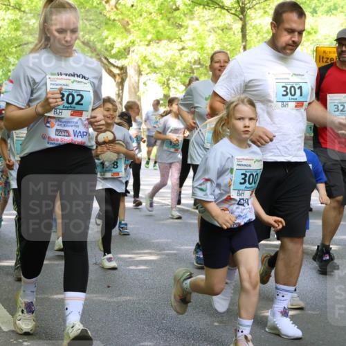 17.05.2025 - Störlauf Strokosch-Dieckow http://msf.ph/oto/7846161 17.05.2025 13:32:11 Laufen 191, 2025, 302, 4, 2025, 300, 2025, 301, 321, 245 meine-sportfotos.de