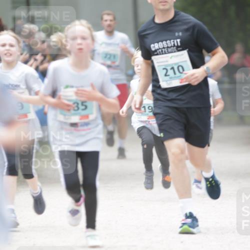 17.05.2025 - Störlauf H.Heesch http://msf.ph/oto/7893386 17.05.2025 13:42:11 Ziel 210, 9, 35, 19 meine-sportfotos.de