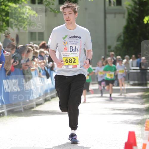 17.05.2025 - Störlauf H.Heesch http://msf.ph/oto/7894180 17.05.2025 14:12:16 Ziel 2025, 699, 682 meine-sportfotos.de