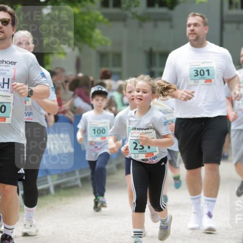 17.05.2025 - Störlauf H.Heesch http://msf.ph/oto/7894341 17.05.2025 13:46:55 Ziel 2025, 230, 100, 25, 301, 266 meine-sportfotos.de