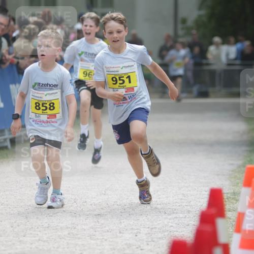 17.05.2025 - Störlauf H.Heesch http://msf.ph/oto/7894397 17.05.2025 14:13:32 Ziel 2025, 858, 96, 2025, 951 meine-sportfotos.de