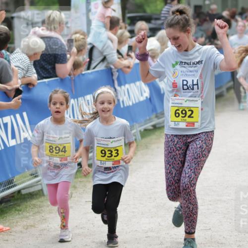 17.05.2025 - Störlauf H.Heesch http://msf.ph/oto/7894918 17.05.2025 14:15:25 Ziel 2025, 894, 2025, 933, 2025, 692, 795 meine-sportfotos.de