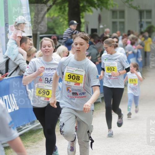 17.05.2025 - Störlauf H.Heesch http://msf.ph/oto/7894954 17.05.2025 14:15:29 Ziel 2025, 690, 908, 795, 802, 891 meine-sportfotos.de