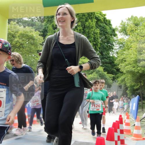 17.05.2025 - Störlauf H.Heesch http://msf.ph/oto/7897110 17.05.2025 13:02:46 Ziel 2025, 7170, 7240, 7126 meine-sportfotos.de