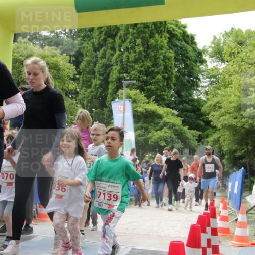 17.05.2025 - Störlauf H.Heesch http://msf.ph/oto/7897184 17.05.2025 13:02:52 Ziel 1070, 036, 7139 meine-sportfotos.de