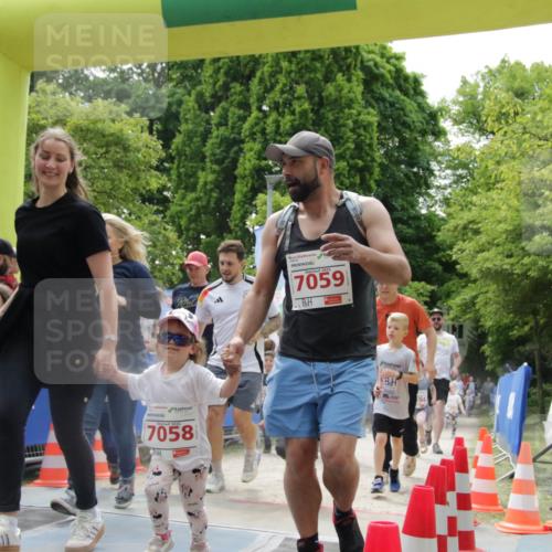 17.05.2025 - Störlauf H.Heesch http://msf.ph/oto/7897212 17.05.2025 13:02:56 Ziel 7058, 7059 meine-sportfotos.de