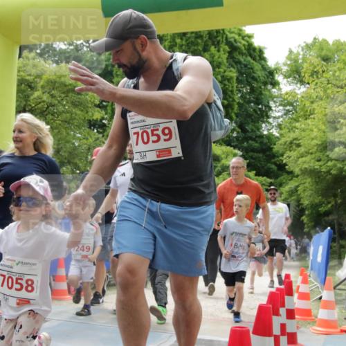 17.05.2025 - Störlauf H.Heesch http://msf.ph/oto/7897218 17.05.2025 13:02:56 Ziel 7058, 249, 7059 meine-sportfotos.de