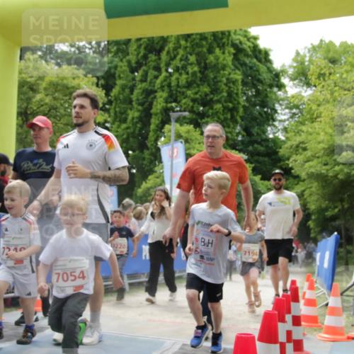 17.05.2025 - Störlauf H.Heesch http://msf.ph/oto/7897233 17.05.2025 13:02:57 Ziel 7054, 19220, 7194 meine-sportfotos.de