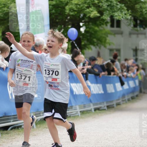 17.05.2025 - Störlauf H.Heesch http://msf.ph/oto/7897985 17.05.2025 14:55:53 Ziel 2025, 1371, 2025, 1370, 25 meine-sportfotos.de