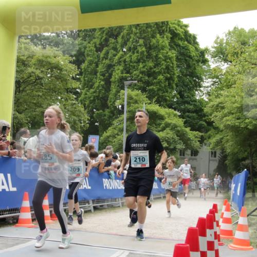 17.05.2025 - Störlauf H.Heesch http://msf.ph/oto/7898989 17.05.2025 13:42:13 Ziel 285, 209, 210 meine-sportfotos.de