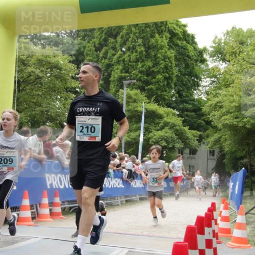 17.05.2025 - Störlauf H.Heesch http://msf.ph/oto/7898996 17.05.2025 13:42:14 Ziel 209, 210, 32, 221 meine-sportfotos.de