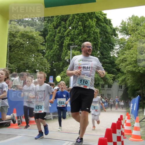 17.05.2025 - Störlauf H.Heesch http://msf.ph/oto/7899105 17.05.2025 13:43:23 Ziel 2025, 339, 343, 33, 124, 110, 10, 144, 6 meine-sportfotos.de