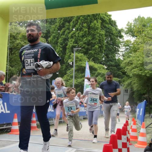 17.05.2025 - Störlauf H.Heesch http://msf.ph/oto/7899416 17.05.2025 13:44:57 Ziel 250, 264 meine-sportfotos.de