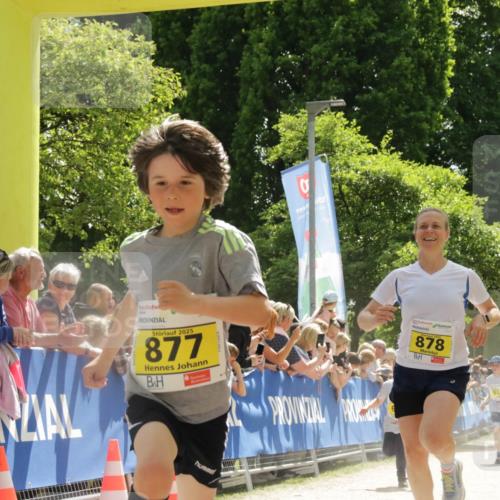 17.05.2025 - Störlauf H.Heesch http://msf.ph/oto/7901422 17.05.2025 14:12:38 Ziel 2025, 877, 1994, 878, 948, 1969 meine-sportfotos.de