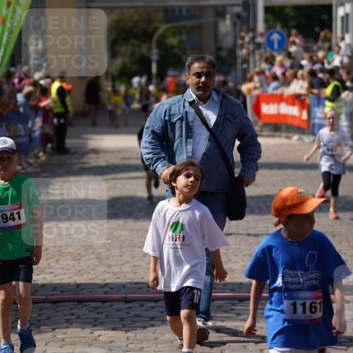 13.06.2025 - Holstenköstenlauf Felixshl http://msf.ph/oto/7922495 13.06.2025 15:37:52 Laufen 3, 39, 833, 942, 1376, 1827, 1941 meine-sportfotos.de