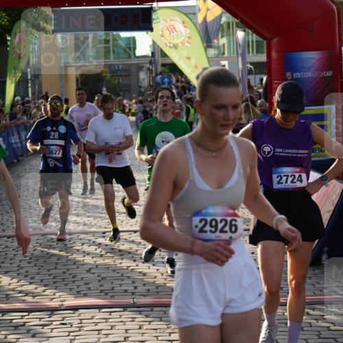 13.06.2025 - Holstenköstenlauf Felixshl http://msf.ph/oto/7922931 13.06.2025 19:50:56 Laufen 2003, 2698, 2724, 2739, 2835, 2926, 3120, 3582, 3595, 3627, 3796, 3928 meine-sportfotos.de