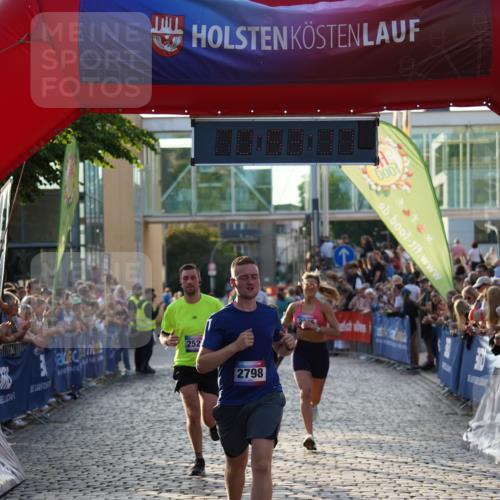 13.06.2025 - Holstenköstenlauf Felixshl http://msf.ph/oto/7923350 13.06.2025 19:53:16 Laufen 2053, 2448, 2525, 2661, 2798 meine-sportfotos.de