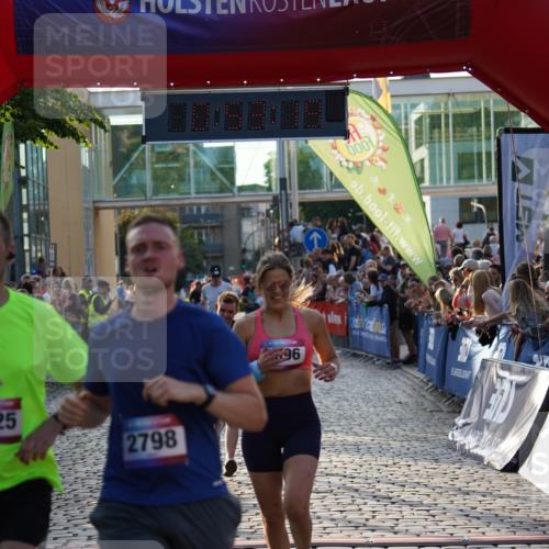13.06.2025 - Holstenköstenlauf Felixshl http://msf.ph/oto/7923359 13.06.2025 19:53:18 Laufen 2053, 2448, 2525, 2661, 2798 meine-sportfotos.de