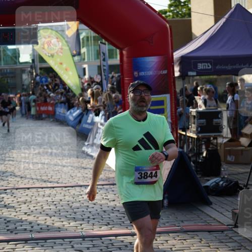 13.06.2025 - Holstenköstenlauf Felixshl http://msf.ph/oto/7923529 13.06.2025 19:54:10 Laufen 3778, 3844 meine-sportfotos.de