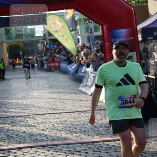13.06.2025 - Holstenköstenlauf Felixshl http://msf.ph/oto/7923531 13.06.2025 19:54:10 Laufen 3778, 3844 meine-sportfotos.de