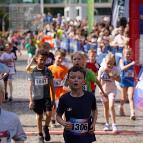 13.06.2025 - Holstenköstenlauf Felixshl http://msf.ph/oto/7923560 13.06.2025 16:06:59 Laufen 20, 26, 75, 167, 305, 306, 308, 434, 452, 574, 585, 591, 592, 716, 850, 855, 957, 970, 1043, 1306, 1383, 1389, 1438, 1887, 1928 meine-sportfotos.de