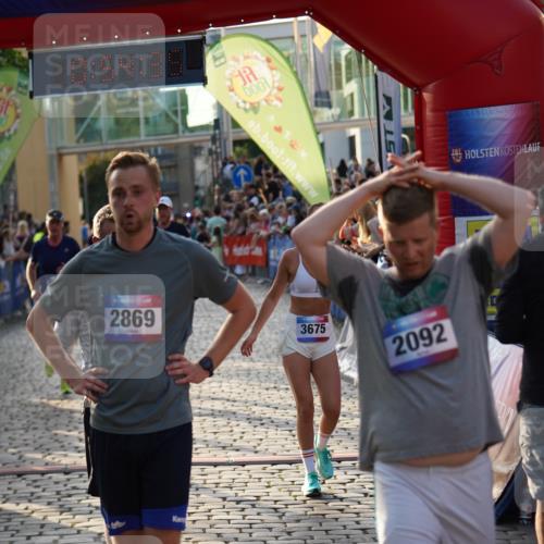 13.06.2025 - Holstenköstenlauf Felixshl http://msf.ph/oto/7923591 13.06.2025 19:54:34 Laufen 2028, 2092, 2149, 2367, 2882, 3675, 3749, 3874 meine-sportfotos.de