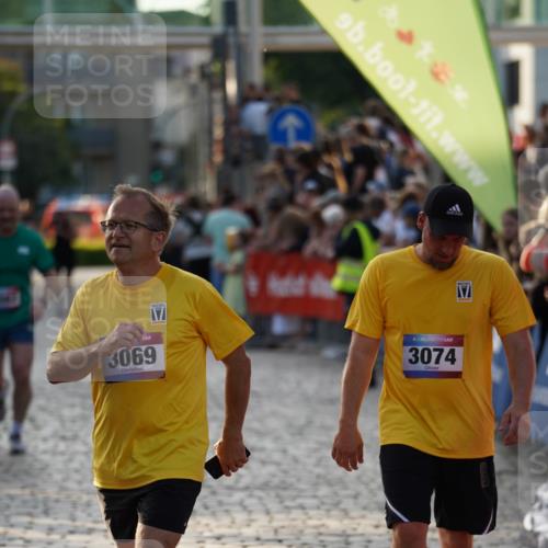 13.06.2025 - Holstenköstenlauf Felixshl http://msf.ph/oto/7923615 13.06.2025 19:54:54 Laufen 3062, 3069, 3074 meine-sportfotos.de