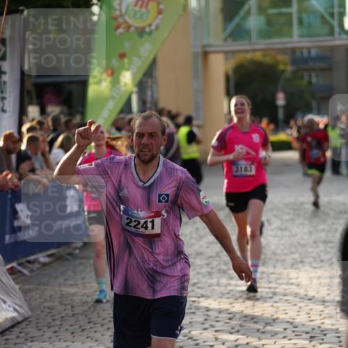 13.06.2025 - Holstenköstenlauf Felixshl http://msf.ph/oto/7923805 13.06.2025 19:55:59 Laufen 2114, 2241, 2550, 2564, 2941, 3129, 3171, 3183, 3591, 3767 meine-sportfotos.de