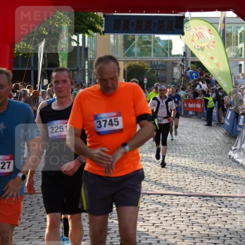 13.06.2025 - Holstenköstenlauf Felixshl http://msf.ph/oto/7924199 13.06.2025 19:58:39 Laufen 2251, 2567, 2575, 2992, 3065, 3251, 3609, 3727, 3730, 3838 meine-sportfotos.de