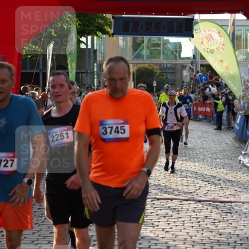 13.06.2025 - Holstenköstenlauf Felixshl http://msf.ph/oto/7924201 13.06.2025 19:58:39 Laufen 2251, 2567, 2575, 2992, 3065, 3251, 3609, 3727, 3730, 3838 meine-sportfotos.de