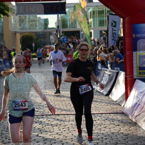 13.06.2025 - Holstenköstenlauf Felixshl http://msf.ph/oto/7924224 13.06.2025 19:58:53 Laufen 2488, 2543, 3851, 3870, 3876, 3880, 3965 meine-sportfotos.de