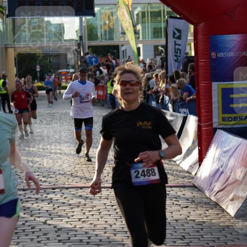 13.06.2025 - Holstenköstenlauf Felixshl http://msf.ph/oto/7924230 13.06.2025 19:58:53 Laufen 2488, 2543, 3851, 3870, 3876, 3880, 3965 meine-sportfotos.de