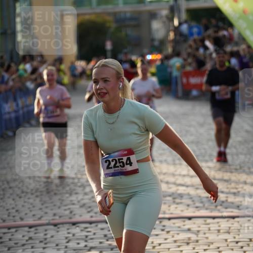 13.06.2025 - Holstenköstenlauf Felixshl http://msf.ph/oto/7924404 13.06.2025 20:00:17 Laufen 2248, 2249, 2254, 2301, 2321, 3187 meine-sportfotos.de