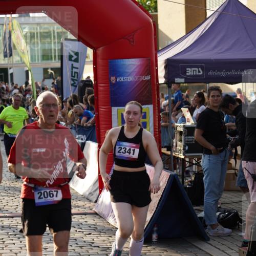13.06.2025 - Holstenköstenlauf Felixshl http://msf.ph/oto/7924462 13.06.2025 20:00:34 Laufen 2067, 2111, 2237, 2260, 2261, 2340, 2341, 2360, 2927, 3623, 3763, 3985 meine-sportfotos.de
