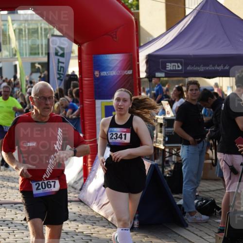 13.06.2025 - Holstenköstenlauf Felixshl http://msf.ph/oto/7924465 13.06.2025 20:00:34 Laufen 2067, 2111, 2237, 2260, 2261, 2340, 2341, 2360, 2927, 3623, 3763, 3985 meine-sportfotos.de