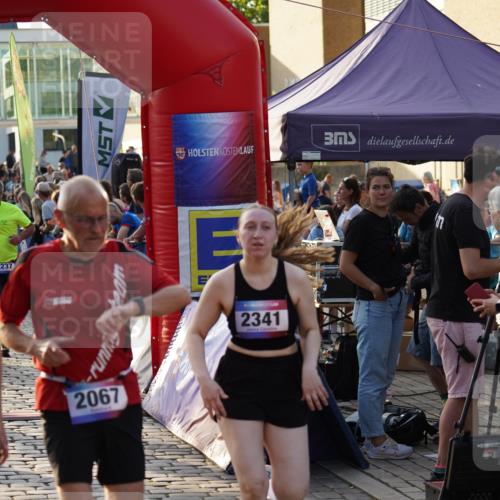 13.06.2025 - Holstenköstenlauf Felixshl http://msf.ph/oto/7924467 13.06.2025 20:00:35 Laufen 2067, 2111, 2140, 2237, 2260, 2261, 2340, 2341, 2360, 2927, 3623, 3763, 3985 meine-sportfotos.de