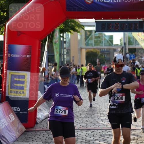 13.06.2025 - Holstenköstenlauf Felixshl http://msf.ph/oto/7924549 13.06.2025 20:01:10 Laufen 2380, 2406, 2728, 2763, 2766, 2841, 2889, 3138, 3170, 3174, 3934, 3986 meine-sportfotos.de