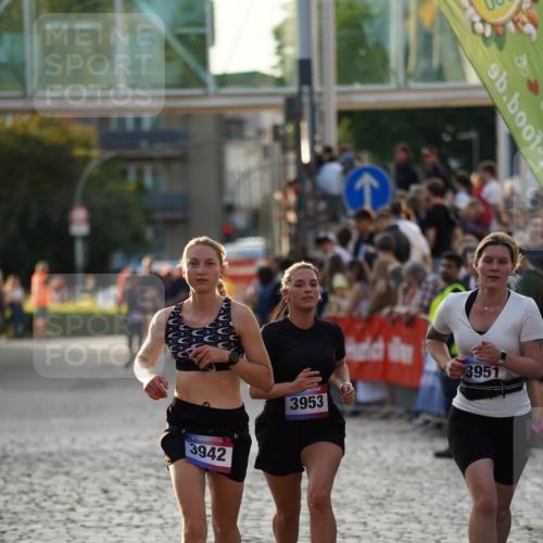 13.06.2025 - Holstenköstenlauf Felixshl http://msf.ph/oto/7924780 13.06.2025 20:02:57 Laufen 3942, 3951, 3953 meine-sportfotos.de