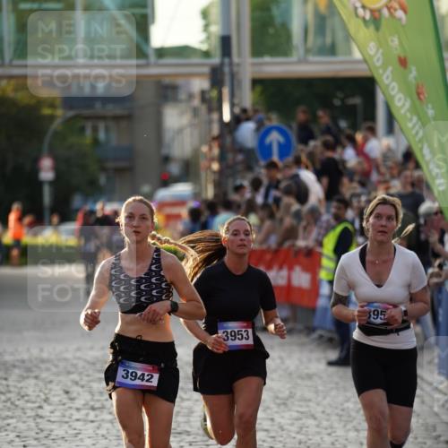 13.06.2025 - Holstenköstenlauf Felixshl http://msf.ph/oto/7924782 13.06.2025 20:02:57 Laufen 3942, 3951, 3953 meine-sportfotos.de