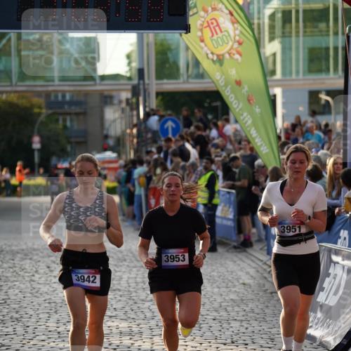 13.06.2025 - Holstenköstenlauf Felixshl http://msf.ph/oto/7924784 13.06.2025 20:02:58 Laufen 3942, 3951, 3953 meine-sportfotos.de