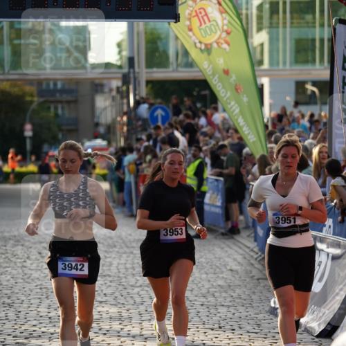 13.06.2025 - Holstenköstenlauf Felixshl http://msf.ph/oto/7924786 13.06.2025 20:02:58 Laufen 3942, 3951, 3953 meine-sportfotos.de