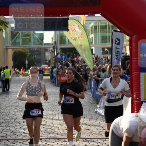 13.06.2025 - Holstenköstenlauf Felixshl http://msf.ph/oto/7924792 13.06.2025 20:02:59 Laufen 3942, 3951, 3953 meine-sportfotos.de