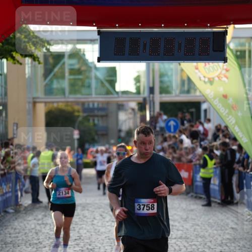 13.06.2025 - Holstenköstenlauf Felixshl http://msf.ph/oto/7924848 13.06.2025 20:03:27 Laufen 2132, 2134, 3067, 3758 meine-sportfotos.de
