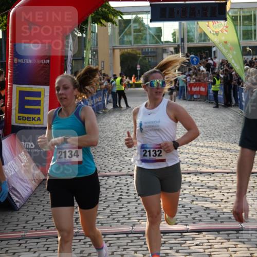 13.06.2025 - Holstenköstenlauf Felixshl http://msf.ph/oto/7924860 13.06.2025 20:03:31 Laufen 2051, 2132, 2134, 3696 meine-sportfotos.de