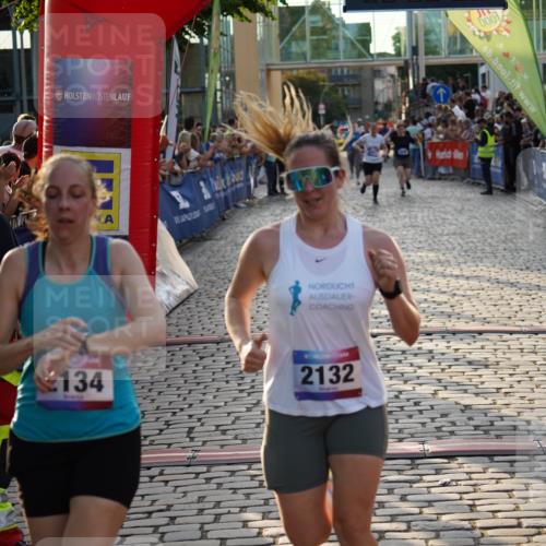13.06.2025 - Holstenköstenlauf Felixshl http://msf.ph/oto/7924866 13.06.2025 20:03:31 Laufen 2051, 2132, 2134, 3696 meine-sportfotos.de
