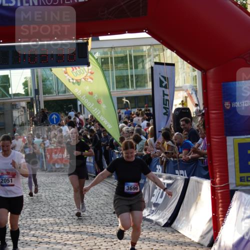 13.06.2025 - Holstenköstenlauf Felixshl http://msf.ph/oto/7924880 13.06.2025 20:03:37 Laufen 2051, 2245, 2549, 2570, 3696 meine-sportfotos.de