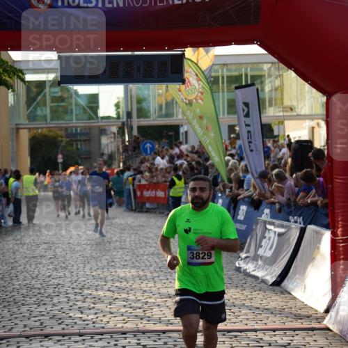 13.06.2025 - Holstenköstenlauf Felixshl http://msf.ph/oto/7925063 13.06.2025 20:04:40 Laufen 3677, 3829 meine-sportfotos.de