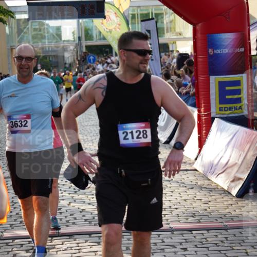 13.06.2025 - Holstenköstenlauf Felixshl http://msf.ph/oto/7925129 13.06.2025 20:05:06 Laufen 2177, 2228, 2987, 3060, 3632, 3960 meine-sportfotos.de